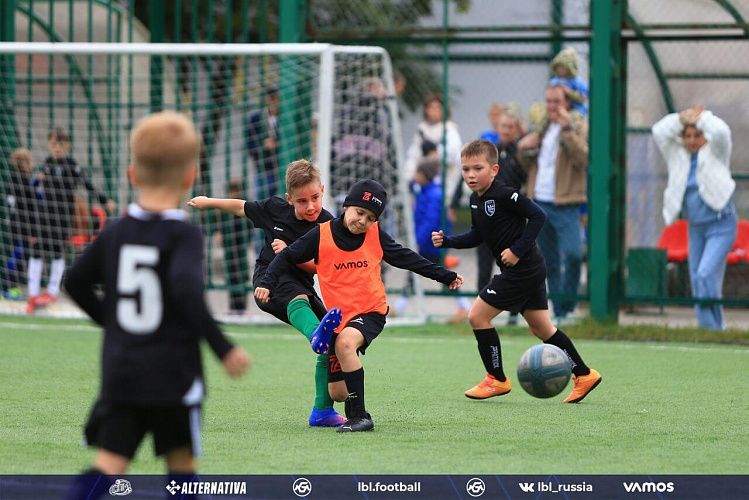 Как попасть в футбольную школу без опыта: что оценивают тренеры на пробных занятиях?